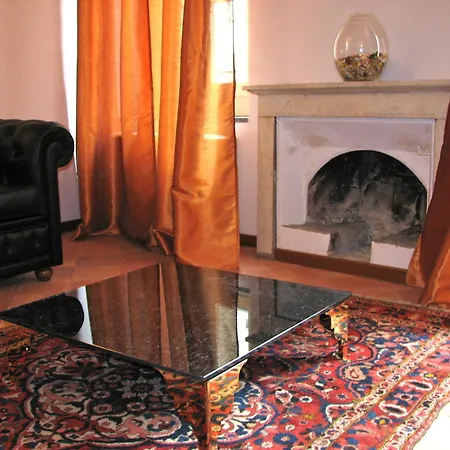 Ξενοδοχείο με διαμερίσματα Parizzi & Restaurant