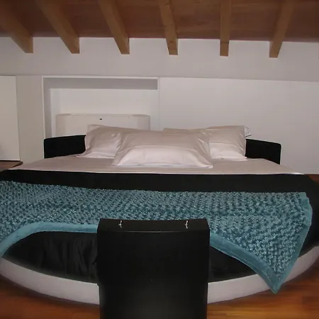 מלון דירות Parizzi & Restaurant 4*