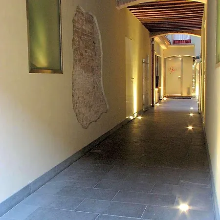 Aparthotel Parizzi Suites&restaurant 4*