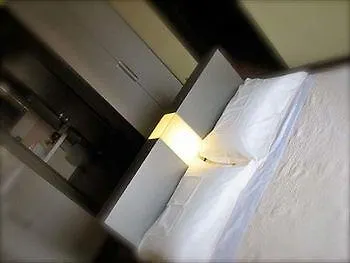 מלון דירות Parizzi & Restaurant