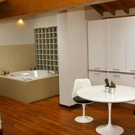 Ξενοδοχείο με διαμερίσματα Parizzi & Restaurant 4*