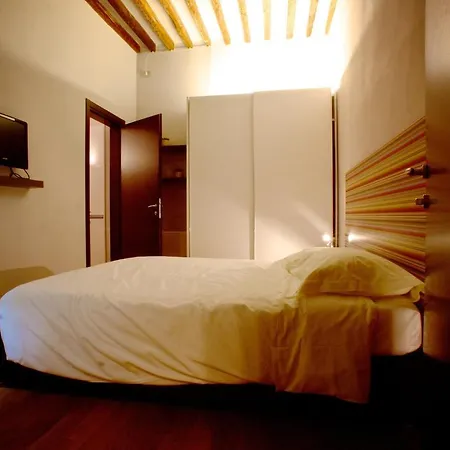 Parizzi Suites&restaurant Aparthotel