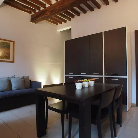 מלון דירות Parizzi & Restaurant