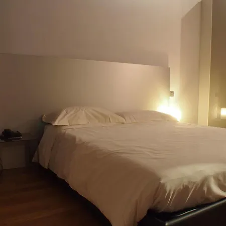 מלון דירות Parizzi & Restaurant